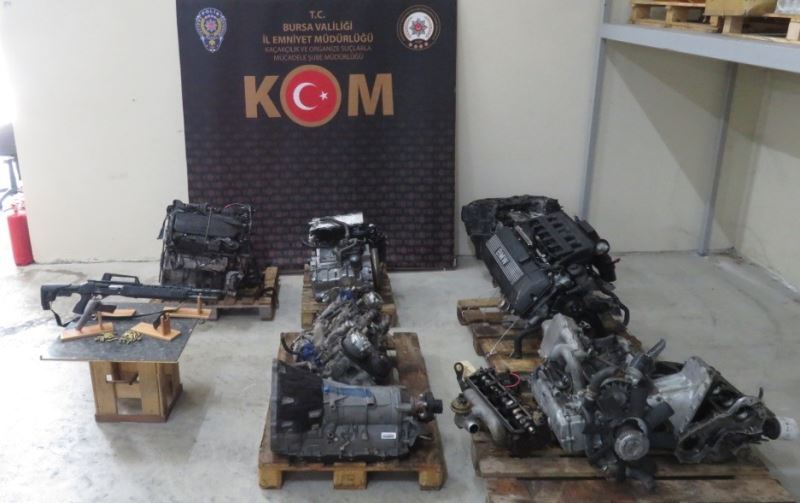 Bursa’da lüks otomobillerin yedek parçalarını yurt dışından kaçak getirerek satan şüpheliler yakalandı
