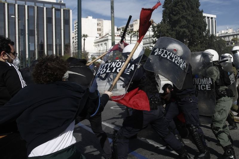 Yunanistan’da öğrencilerden yeni yasa tasarısına karşı protesto
