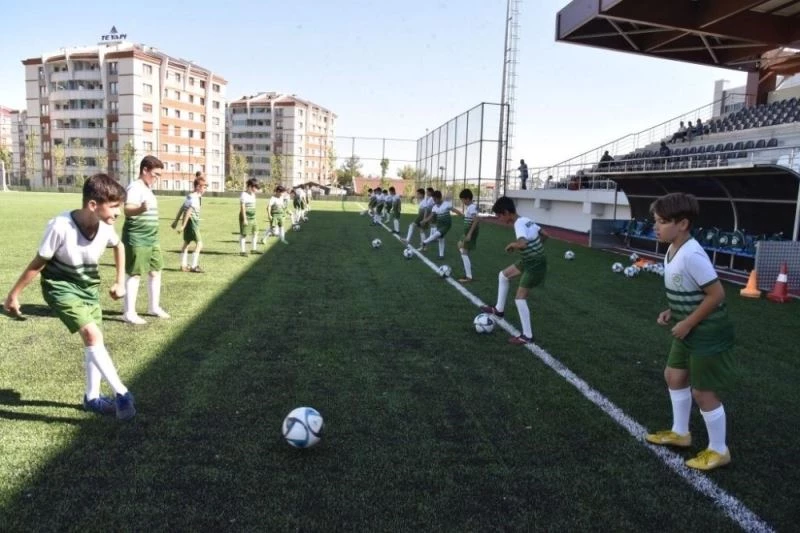 Fikri Bayrıl ve Tarık Almış Spor Tesisleri için imzalar atıldı
