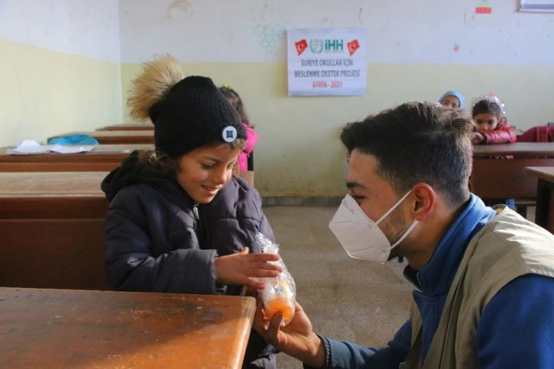 Sevgi Öğünü Projesi, Suriyeli öğrencilerin yüzlerini güldürüyor
