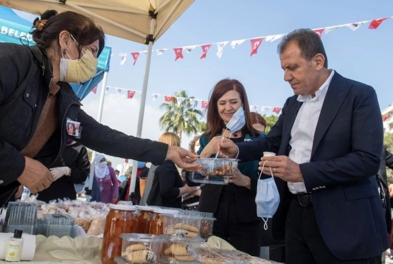 Üretici kadınlar, Özgecan Aslan Barış Meydanında stant açtı
