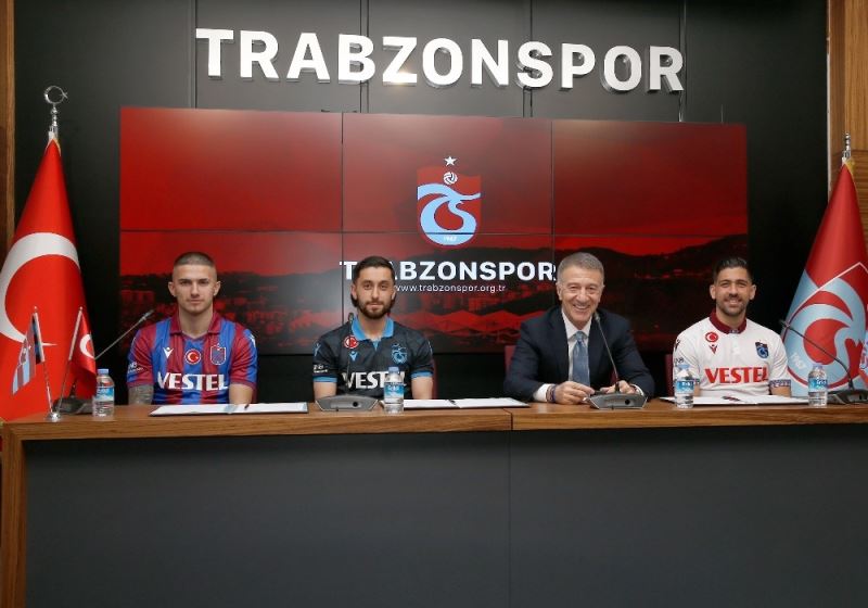 Trabzonspor, yeni transferlere imza töreni düzenledi

