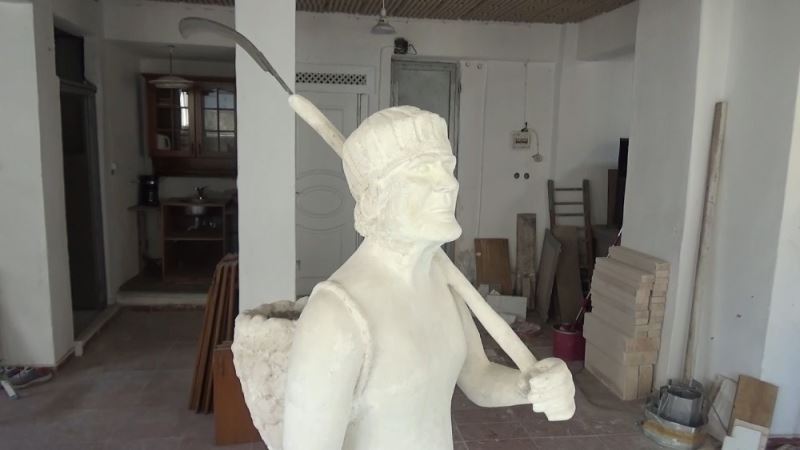 Sinop’un önemli şahsiyetlerinin heykellerini yapıyorlar
