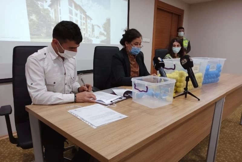 Elazığ’da 167  hak sahibi  kurayla  evlerine kavuştu
