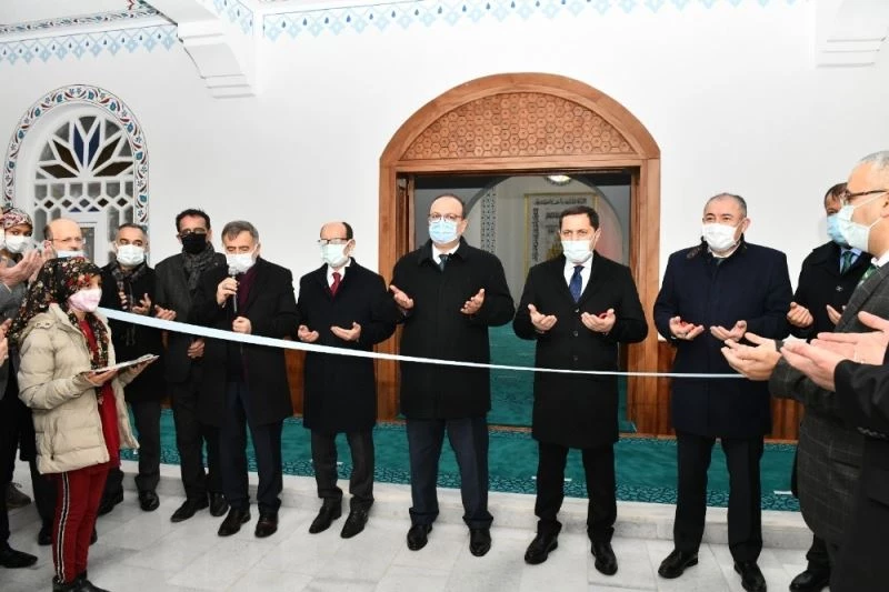 Dinî külliye ibadete açıldı
