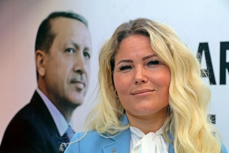 Cumhurbaşkanı Erdoğan hayranı Rus gelin, üye olarak girdiği AK Parti’de Halkla İlişkiler Başkanı oldu