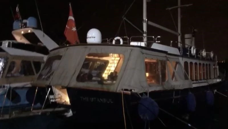 (Özel) İstanbul Boğazı’nda yattaki doğum günü partisine baskın
