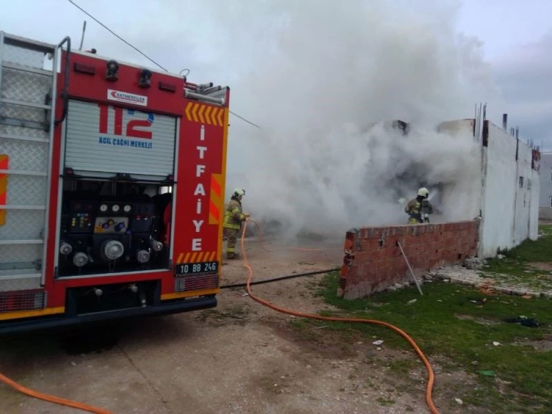 İkamette çıkan yangında iki kişi hastaneye kaldırıldı
