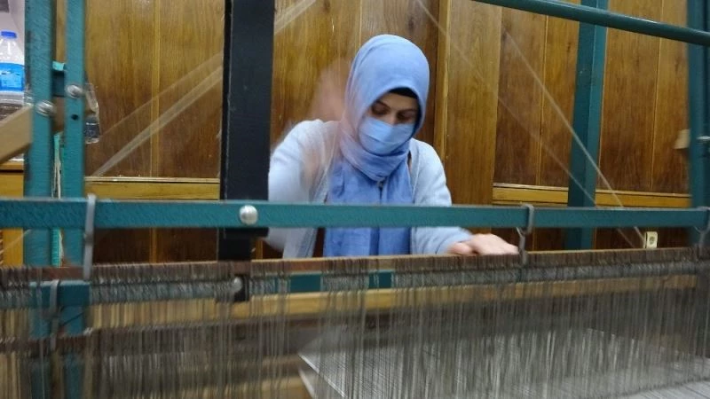 Pandeminin stresinden el dokuması yaparak kurtuluyorlar
