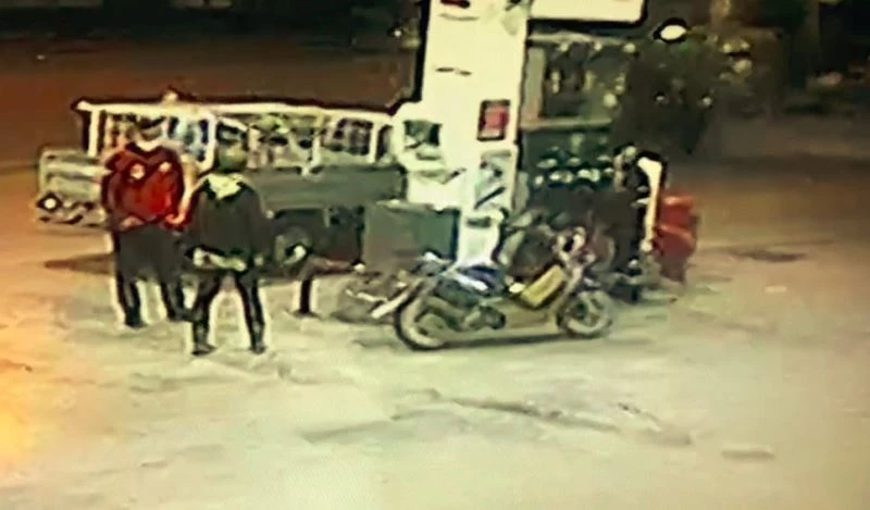 Pompalı tüfekli baskın yapıp 2 kişiyi yaralayan kadın, olaydan sonra bidonla benzin almış
