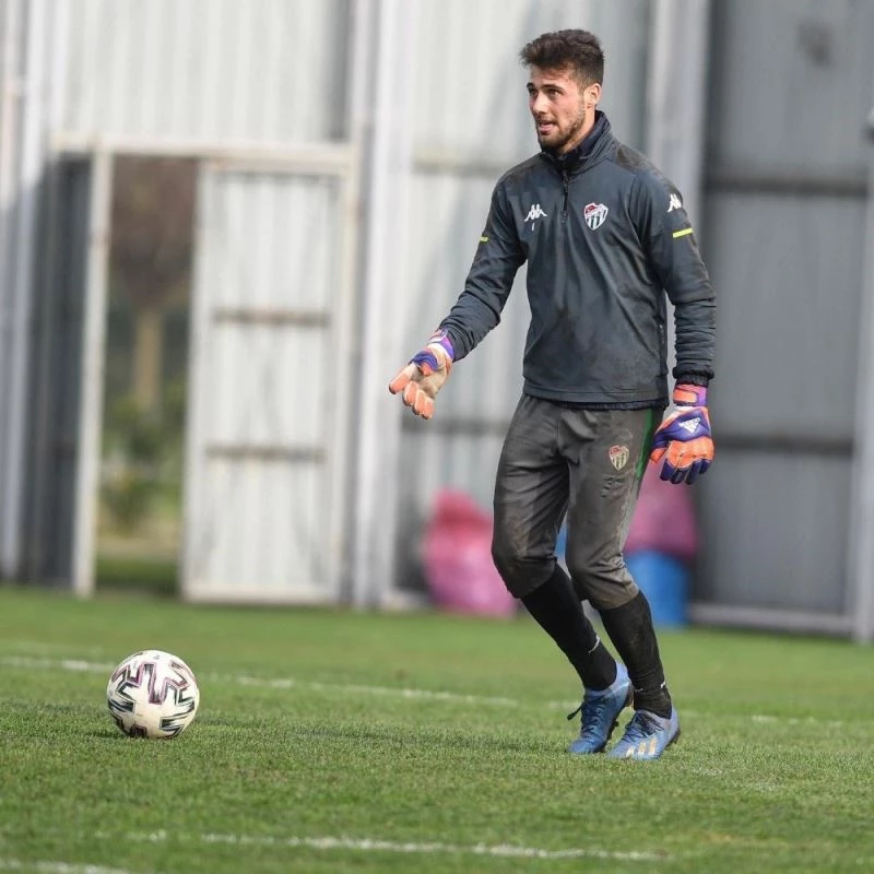 Bursaspor yönetimi Ataberk Dadakdeniz’in sözleşmesini uzatmak istiyor
