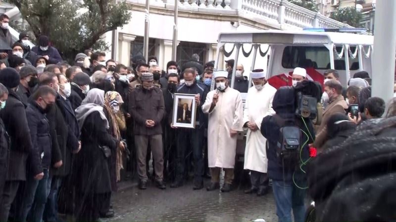 Kadir Topbaş için Beyoğlu Belediyesi önünde tören düzenlendi
