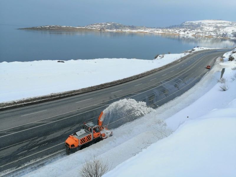 Ulaştırma ve Altyapı Bakanlığı, karla mücadele ekiplerinin 7/24 esasına göre sahada çalışmalarını sürdürdüğünü bildirdi
