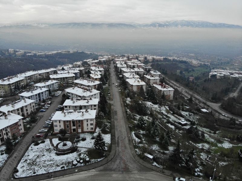 Düzce’de 2 saat süren kar heyecanlandırdı
