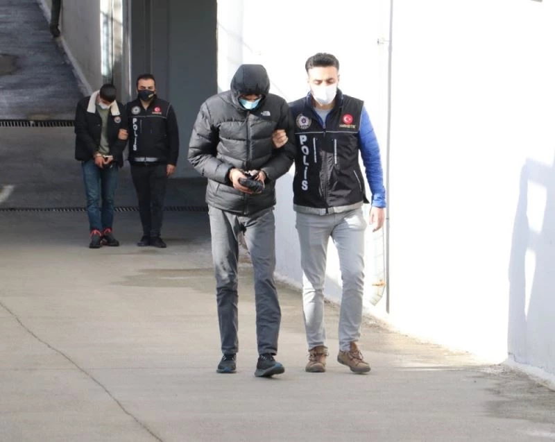 Cips ve meyve suyu paketinde esrar sevkiyatı polise takıldı
