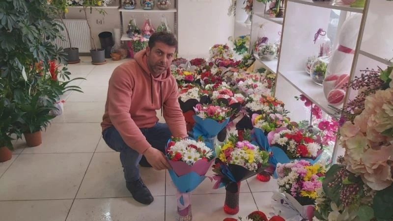 Muş’taki çiçekçilerde “14 Şubat” yoğunluğu
