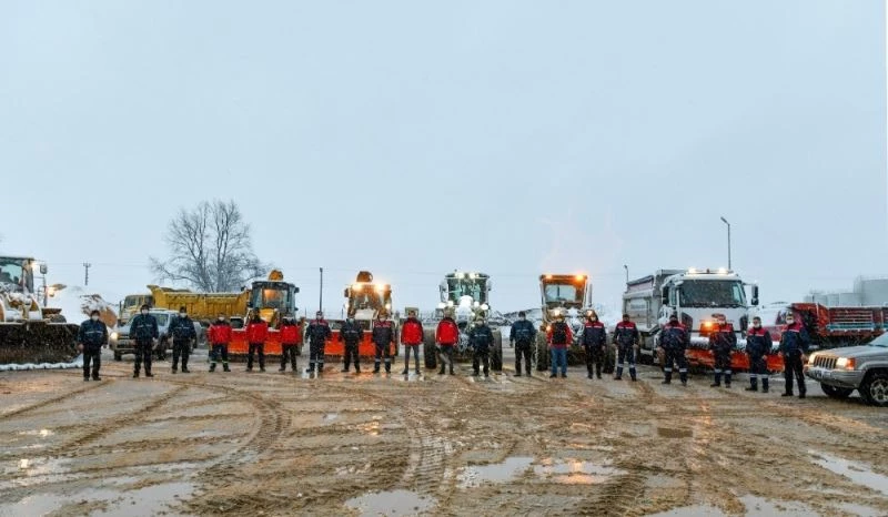 Ekipler çalıştı, kar zahmet değil rahmet oldu
