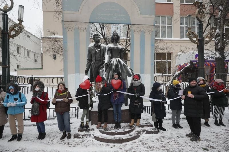 Rusya’da Navalny destekçileri Sevgililer Günü’nde sokaklara döküldü
