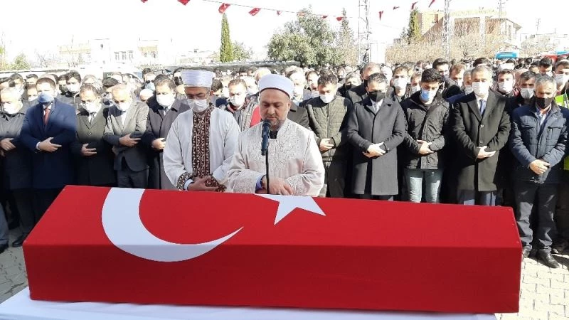 Şehit yakınları tabutun başında ‘şehitler ölmez vatan bölünmez’ sloganı attı
