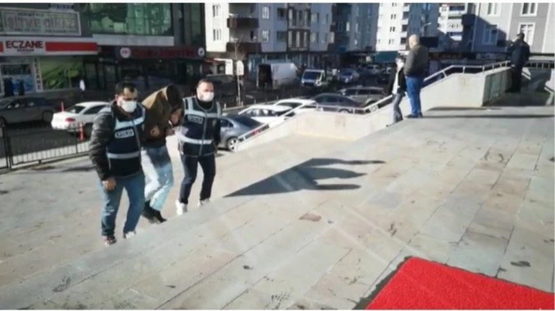 Çalıntı malları internette ikinci el gibi satmaya çalıştılar
