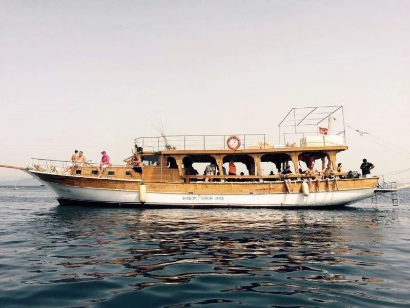 Denize giren turist balık tutmayacak, balık tutan turist denize giremeyecek
