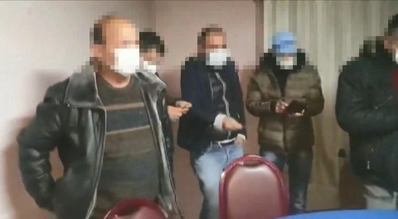 Kumar oynanan adrese koçbaşı ile baskın: 11 gözaltı
