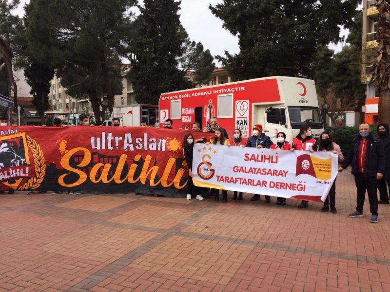 Salihli’deki Galatasaraylılardan kan desteği
