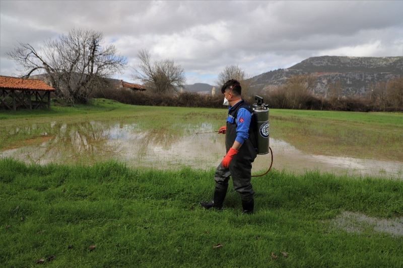Karabağlar’da 350 hektar sulak alanda vektör mücadelesi
