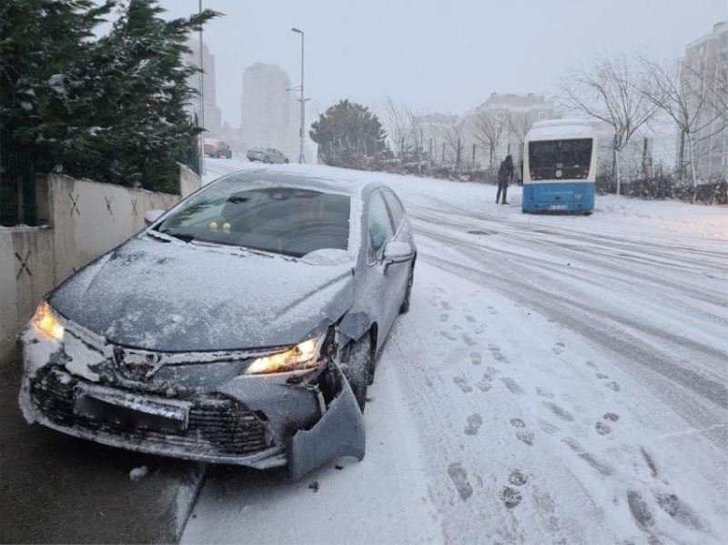 (Özel) İstanbul’da minibüstekilerin dehşeti yaşadığı feci kaza kamerada
