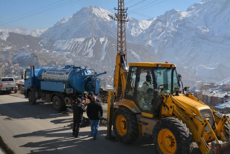 Hakkari’de kanalizasyon arızasıyla mücadele
