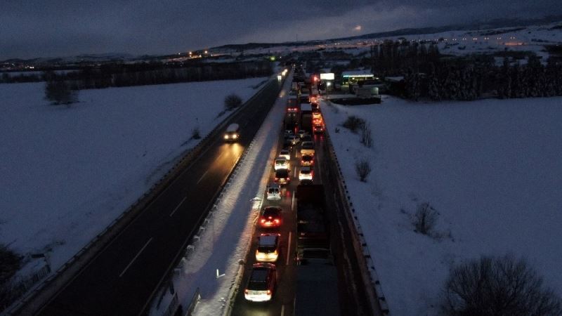 Bursa-İzmir karayolu 17 saat sonra trafiğe açıldı
