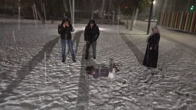 Kırıkkale’de kar sevinci: Doyasıya kar topu oynadılar
