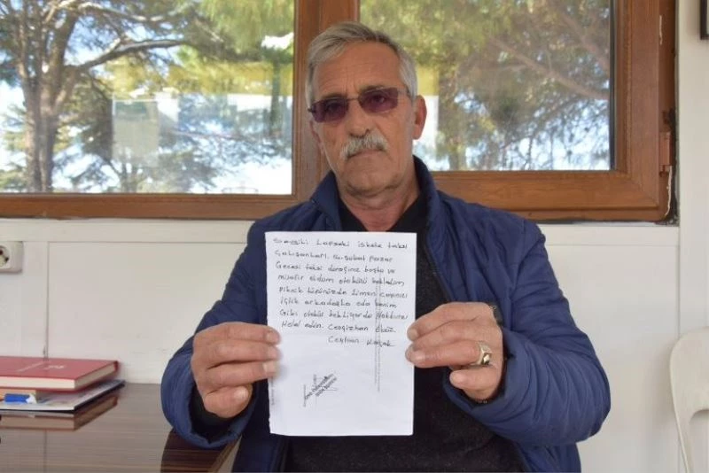 Soğuktan korunmak için çay içtiler, helallik için not bıraktılar
