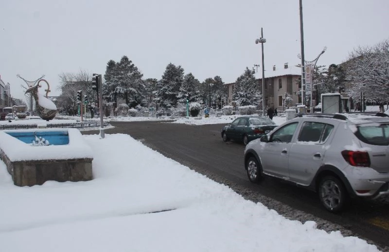Doğu Anadolu’da kar yağışı etkili olacak, sıcaklık 8 ila 15 derece arasında düşecek
