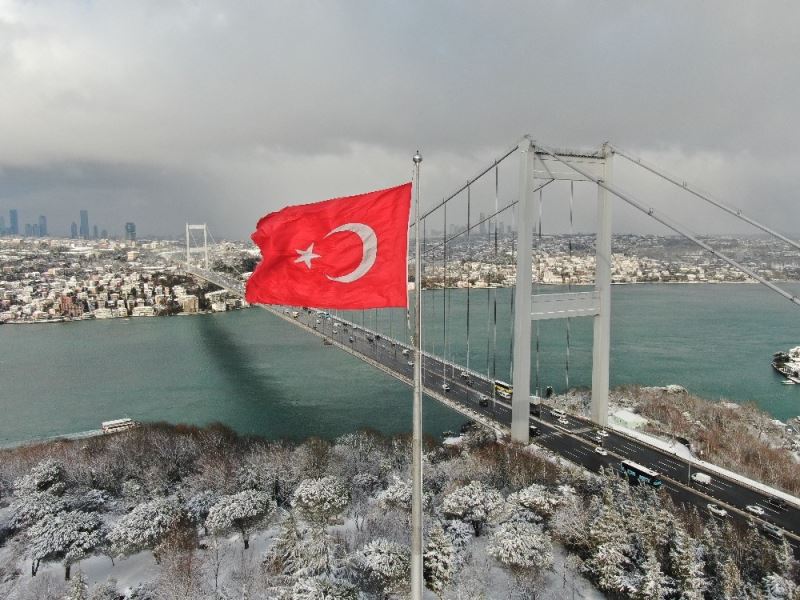 Fatih Sultan Mehmet Köprüsü’nde kar manzarası
