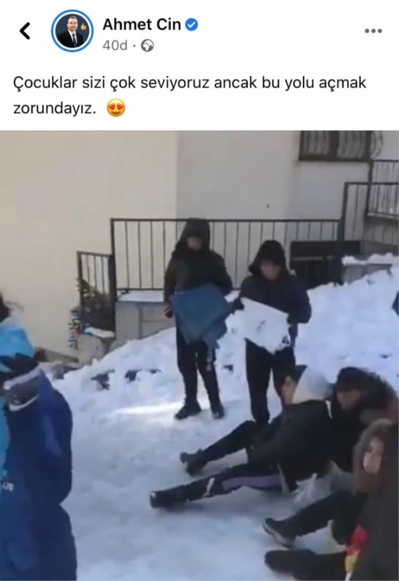 Pendik’te kar küreme ekiplerine, çocuklardan engel
