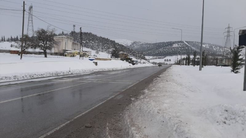 İzmir-İstanbul yolu çift yönlü trafiğe açıldı
