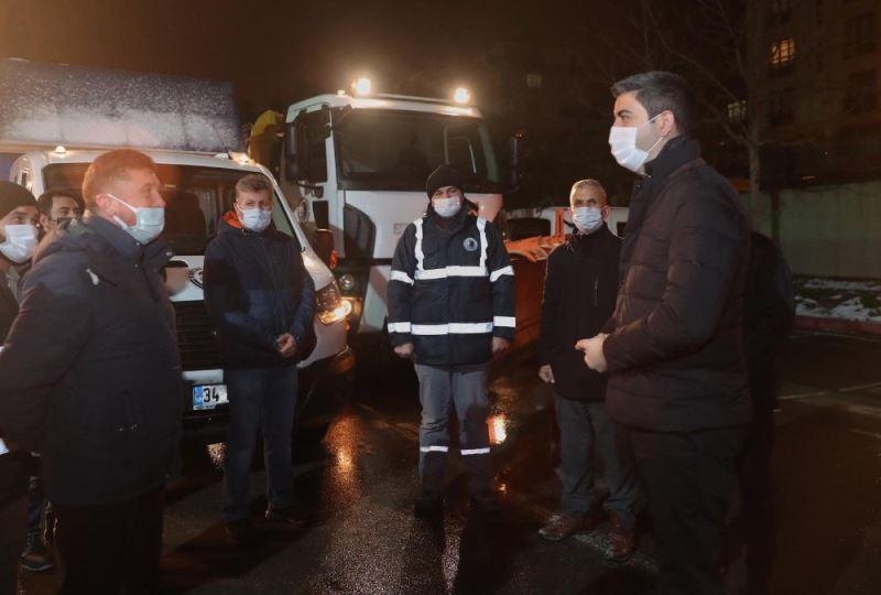 Başkan Gökhan Yüksel’den karla mücadele timlerine gece ziyareti
