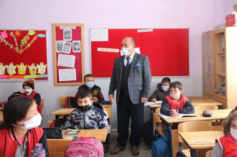 Müdür Başyiğit: ”Öğrencilerimiz okullarına hasret kaldı”
