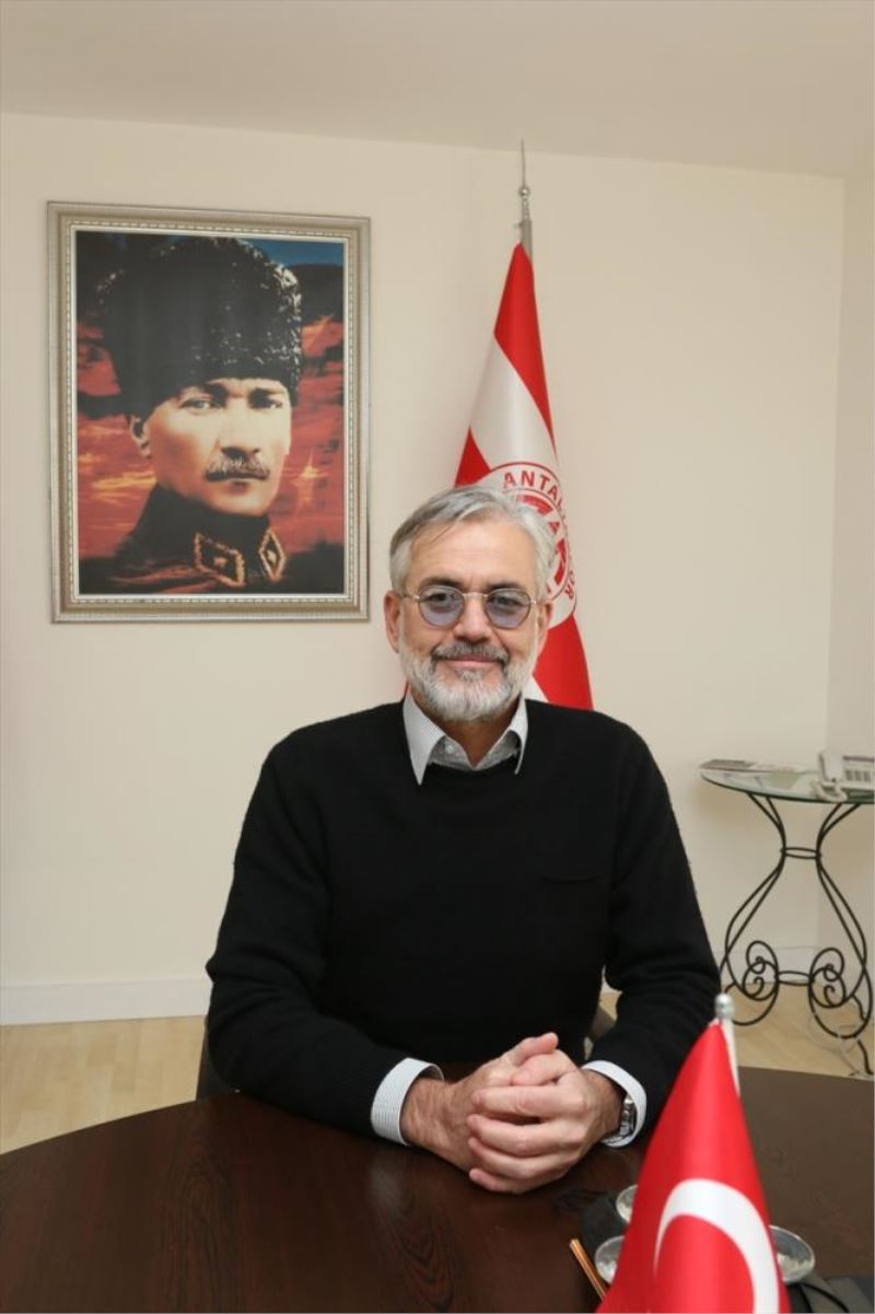 Antalyaspor AŞ Yönetim Kurulu Başkanı Emin Kemal Hesapçıoğlu görevinden ayrıldı