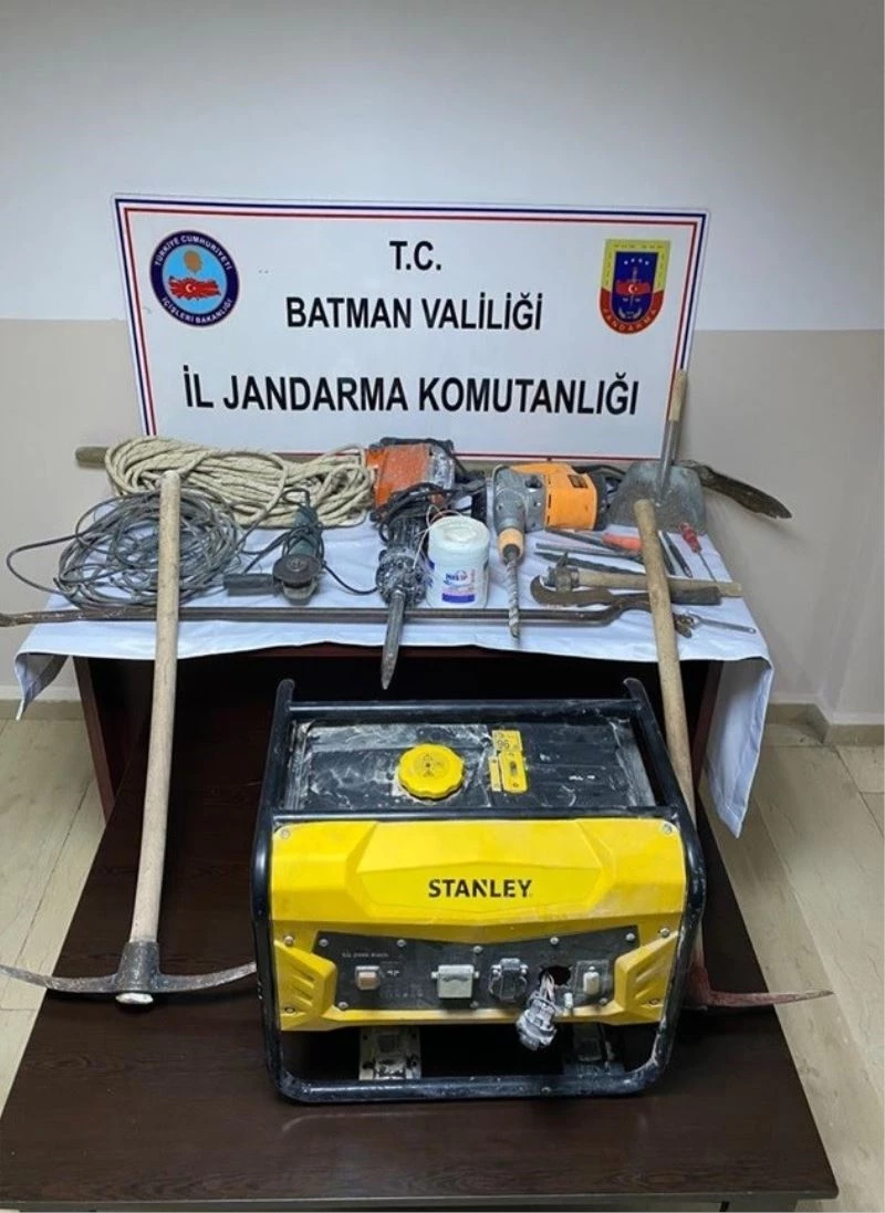 Batman’da 60 metre derinliğinde kaçak kazı kazan 2 kişi suçüstü yakalandı
