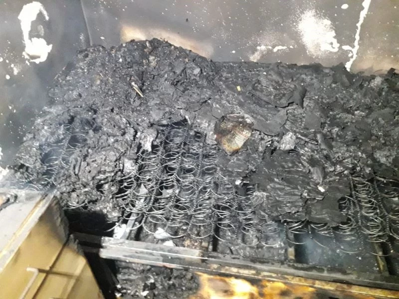 Yaşlı çift, elektrikli battaniyenin neden olduğu yangında öldü
