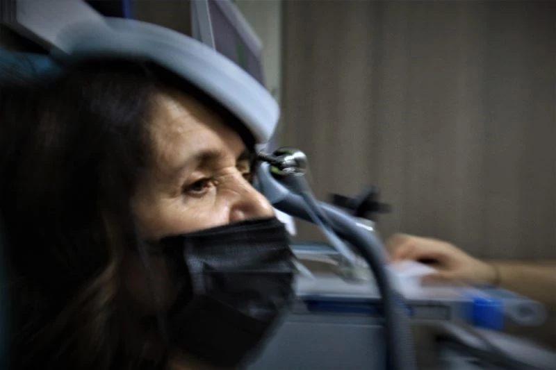 Manyetik uyarım cihazı ile psikiyatrik tedavi
