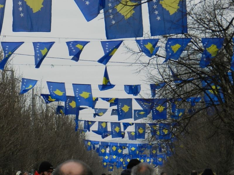 Kosova, 13’üncü bağımsızlık yıl dönümünü salgına rağmen etkinliklerle kutladı

