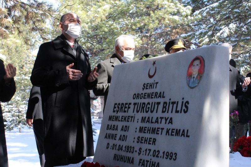 İçişleri Bakanı Soylu, Eşref Bitlis’i ve Gara Şehitleri’ni kabri başında andı
