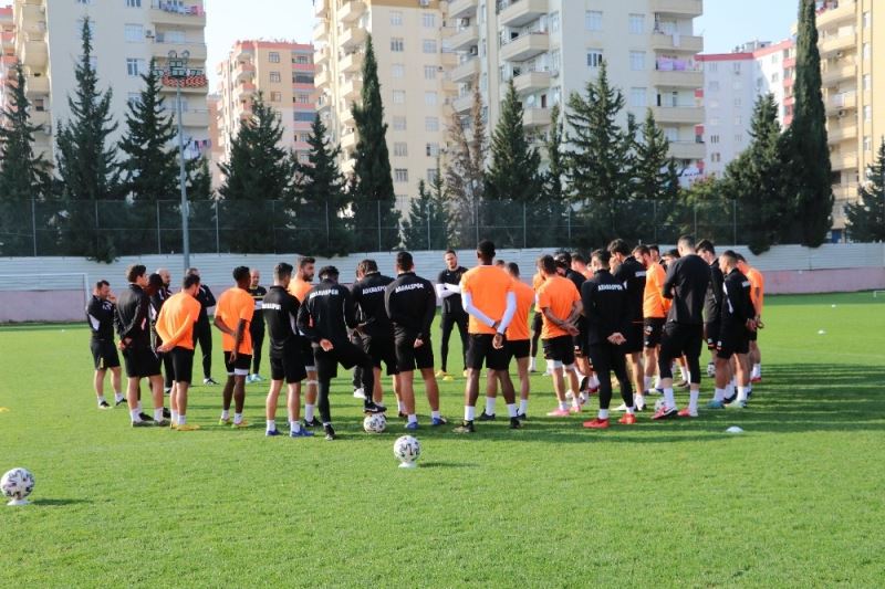 Adanaspor, ligde kalmayı garantilemek istiyor
