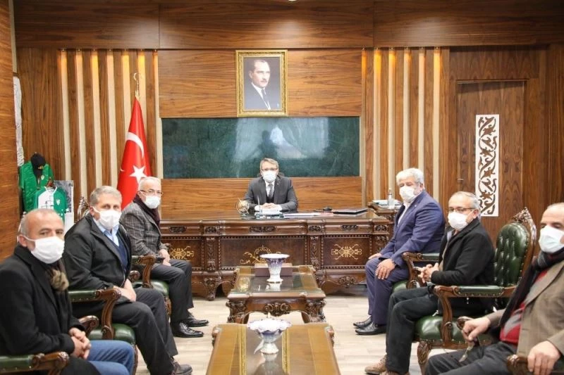 Vali Ekinci, köy muhtarıyla bir araya geldi
