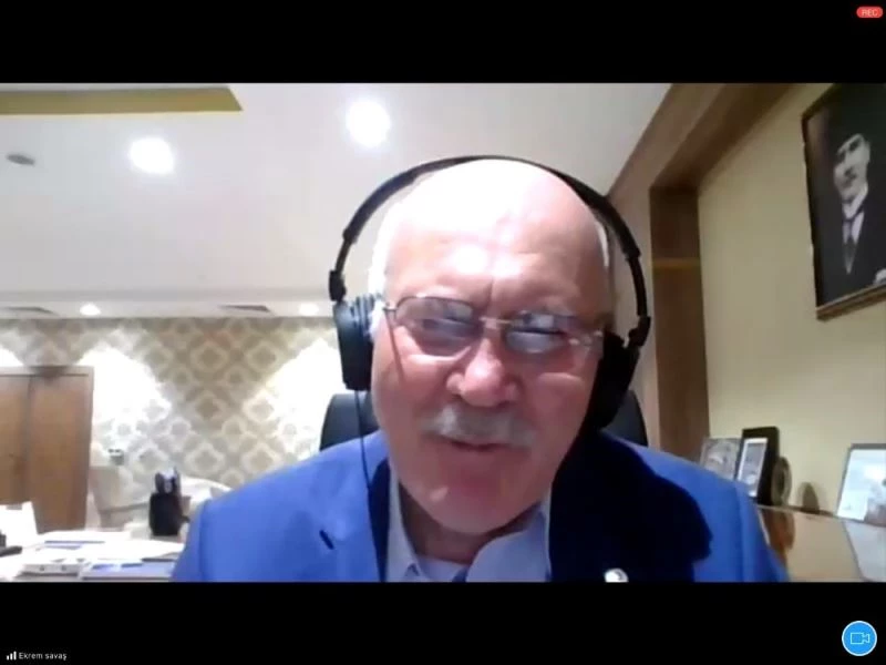 Rektör Savaş öğrencilerle çevrimiçi söyleşide buluştu
