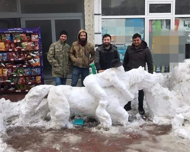 Kardan semazen, at ve jokey yaptı
