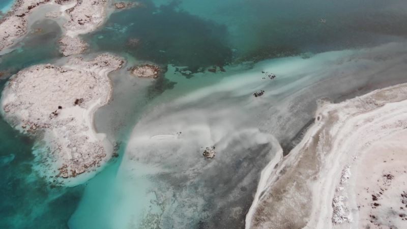 Azalan yağışlar, Salda Gölü’nü kuruma tehlikesi ile karşı karşıya bırakıyor
